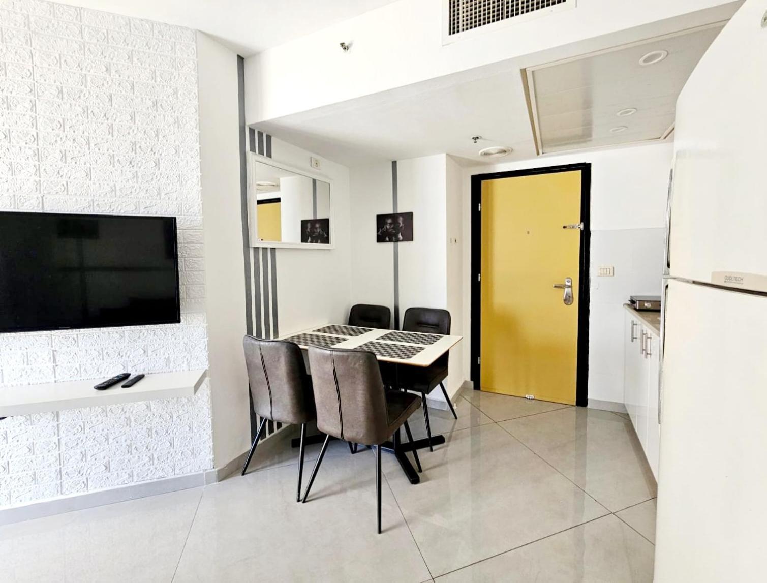 Go To Apartments In Leonardo Bat Yam Extérieur photo